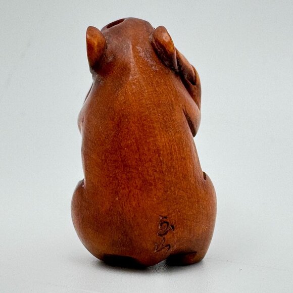 Ojime Bead Netsuke Hand-Carved Wooden Mouse Reading a Book Signed Figurine - Picture 9 of 9